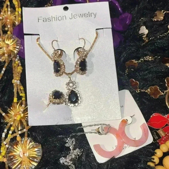COPY - 🆕 Jewelry Mystery Bundle - Picture 5 of 16